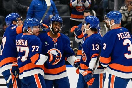 Jan 6, 2026; Elmont, New York, USA; New York Islanders left wing Anthony Duclair (11) celebrates hit 3rd goal of the game against the New Jersey Devils with New York Islanders defenseman Tony Deangelo (77), New York Islanders defenseman Adam Pelech (3), New York Islanders center Mathew Barzal (13) and New York Islanders left wing Anders Lee (27) during the second period at UBS Arena. Mandatory Credit: Dennis Schneidler-Imagn Images