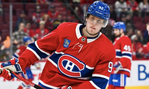 28 janvier 2025 ; Montr&eacute;al, Qu&eacute;bec, CAN ; L'ailier droit des Canadiens de Montr&eacute;al, Patrik Laine (92), observe pendant l'&eacute;chauffement avant le match contre les Jets de Winnipeg au Centre Bell.