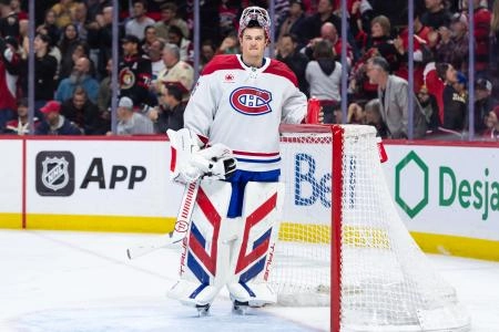 11 avril 2025; Ottawa (Ontario, Canada); Le gardien des Canadiens de Montr&eacute;al, Sam Montembeault (35), r&eacute;agit &agrave; un but marqu&eacute; par les S&eacute;nateurs d'Ottawa en premi&egrave;re p&eacute;riode au Centre Canadian Tire.