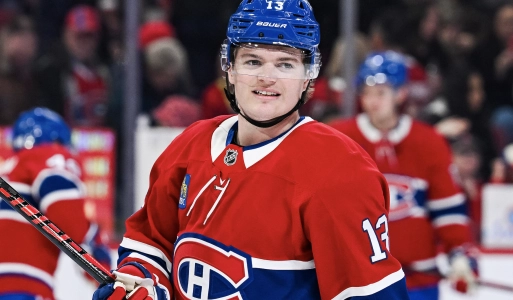 26 f&eacute;vrier 2026 ; Montr&eacute;al, Qu&eacute;bec, CAN ; L'ailier droit des Canadiens de Montr&eacute;al, Cole Caufield (13), observe pendant l'&eacute;chauffement avant le match contre les Islanders de New York au Centre Bell.