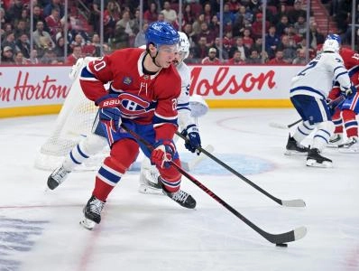 Mar 10, 2026; Montreal, Quebec, CAN; Montreal Canadiens forward Juraj Slafkovsky (20) plays the puck against Toronto Maple Leafs forward Auston Matthews (34) during the second period at the Bell Centre.