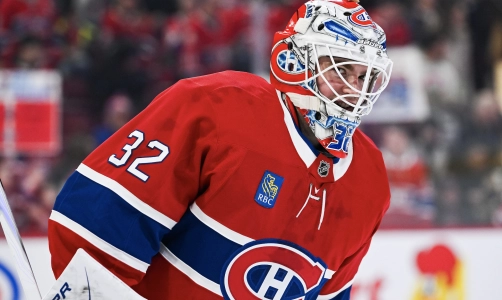 14 mars 2026 ; Montr&eacute;al, Qu&eacute;bec, Canada ; Le gardien des Canadiens de Montr&eacute;al, Jacob Fowler (32), observe la s&eacute;ance d'&eacute;chauffement avant le match contre les Sharks de San Jos&eacute; au Centre Bell.