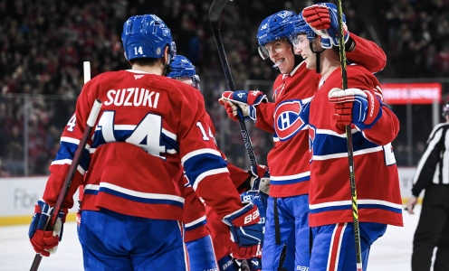 17 d&eacute;cembre 2024 ; Montr&eacute;al, Qu&eacute;bec, Canada ; L'ailier droit des Canadiens de Montr&eacute;al, Patrik Laine (92), c&eacute;l&egrave;bre avec ses co&eacute;quipiers son troisi&egrave;me but du match contre les Sabres de Buffalo au cours de la deuxi&egrave;me p&eacute;riode au Centre Bell.