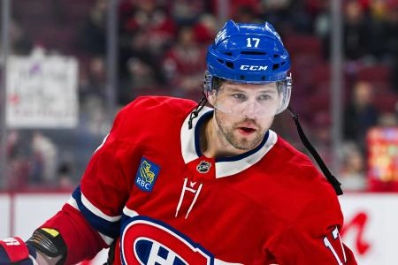 26 f&eacute;vrier 2026; Montr&eacute;al, Qu&eacute;bec, Canada; Josh Anderson (17), ailier droit des Canadiens de Montr&eacute;al, observe l'&eacute;chauffement avant le match contre les Islanders de New York au Centre Bell.