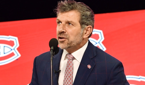 22 juin 2018 ; Dallas, Texas, &Eacute;tats-Unis ; Marc Bergevin, directeur g&eacute;n&eacute;ral des Canadiens de Montr&eacute;al, annonce le choix n° 3 au premier tour du rep&ecirc;chage 2018 de la LNH &agrave; l'American Airlines Center.