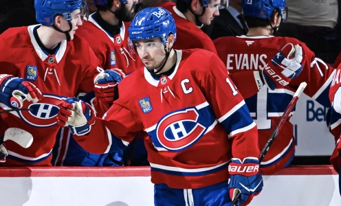 15 mars 2026 ; Montr�al, Qu�bec, Canada ; Nick Suzuki (14), centre des Canadiens de Montr�al, c�l�bre avec ses co�quipiers sur le banc son but marqu� contre les Ducks d'Anaheim au cours de la deuxi�me p�riode au Centre Bell.