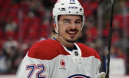 28 mars 2025 ; Raleigh, Caroline du Nord, &Eacute;tats-Unis ; Le d&eacute;fenseur des Canadiens de Montr&eacute;al, Arber Xhekaj (72), r&eacute;agit pendant l'&eacute;chauffement pr&eacute;c&eacute;dant le match contre les Hurricanes de la Caroline au Lenovo Center.
