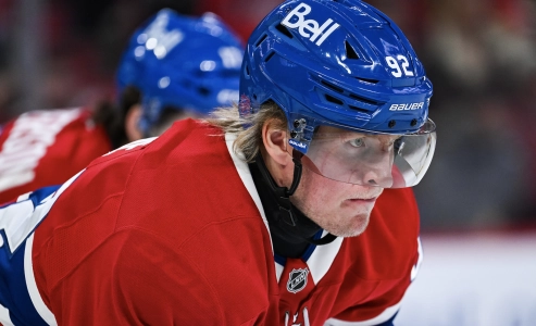 16 octobre 2025 ; Montr�al, Qu�bec, Canada ; L'ailier droit des Canadiens de Montr�al, Patrik Laine (92), observe le jeu face aux Predators de Nashville lors de la premi�re p�riode au Centre Bell.