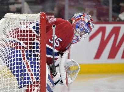 15 novembre 2025; Montr�al, Qu�bec, Canada; Le gardien des Canadiens de Montr�al, Sam Montembeault (35), durant la troisi�me p�riode du match contre les Bruins de Boston au Centre Bell.