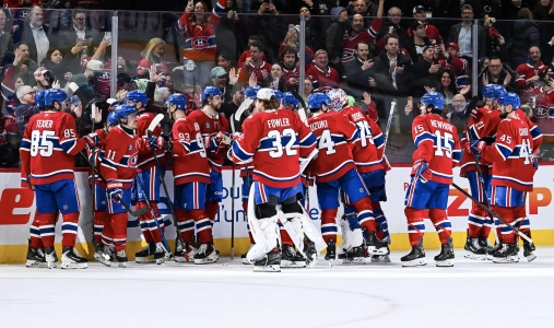 17 mars 2026 ; Montr�al, Qu�bec, Canada ; Les joueurs des Canadiens de Montr�al se rassemblent pour f�ter leur victoire contre les Bruins de Boston � l'issue du match au Centre Bell.