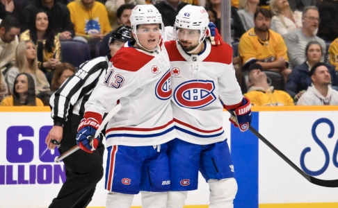 28 mars 2026 ; Nashville, Tennessee, �tats-Unis ; Le d�fenseur des Canadiens de Montr�al Alexandre Carrier (45) c�l�bre son but avec l'ailier droit Cole Caufield (13) face aux Predators de Nashville au cours de la deuxi�me p�riode � la Bridgestone Arena.