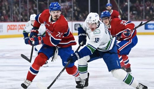 12 janvier 2026 ; Montr�al, Qu�bec, Canada ; Drew O'Connor (18), l'ailier gauche des Canucks de Vancouver, tire au but face au d�fenseur des Canadiens de Montr�al Arber Xhekaj (72) au cours de la premi�re p�riode au Centre Bell.