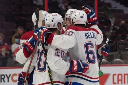31 septembre 2021; Ottawa (Ontario, Canada); Les Canadiens de Montr�al c�l�brent un but marqu� par le centre Alex Belzile (60e) en premi�re p�riode contre les S�nateurs d'Ottawa au Centre Canadian Tire.