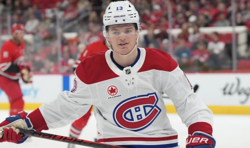 29 mars 2026 ; Raleigh, Caroline du Nord, �tats-Unis ; Cole Caufield (13), l'ailier droit des Canadiens de Montr�al, marque un but contre les Hurricanes de la Caroline au cours de la deuxi�me p�riode au Lenovo Center.