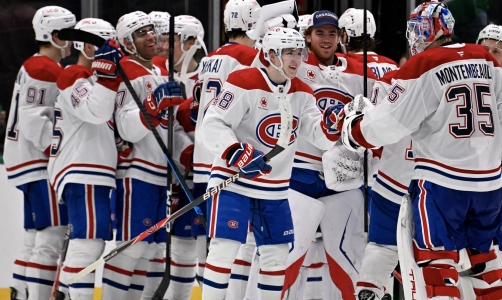 4 janvier 2026 ; Dallas, Texas, �tats-Unis ; Le d�fenseur des Canadiens de Montr�al, Lane Hutson (48), c�l�bre avec ses co�quipiers apr�s avoir inscrit le but d�cisif contre les Stars de Dallas lors de la prolongation � lAmerican Airlines Center.