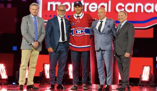 28 juin 2024 ; Las Vegas, Nevada, �tats-Unis ; Michael Hage est s�lectionn� par les Canadiens de Montr�al avec le 21e choix au total lors du premier tour du rep�chage 2024 de la LNH, qui se d�roule � The Sphere.