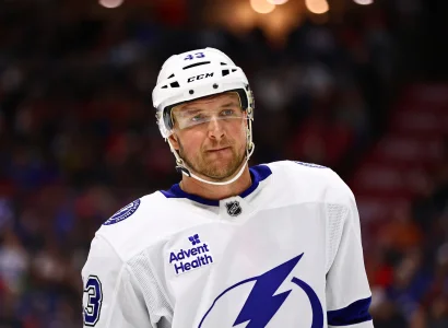 Juraj Slafkovsky silences Darren Raddysh and lifts Canadiens late