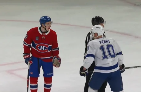 Corey Perry et Lane Hutson