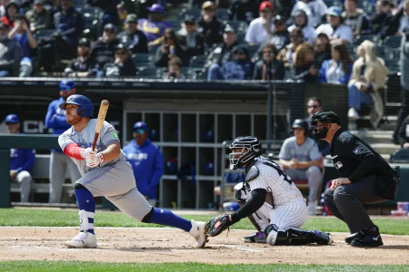 Alejandro Kirk heads to Florida for next phase of rehab