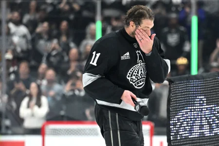 Anze Kopitar shares emotional moment with Kings fans after his final game in Los Angeles