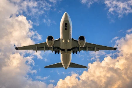 Coup dur pour les voyageurs québécois : des compagnies aériennes cessent leurs opérations