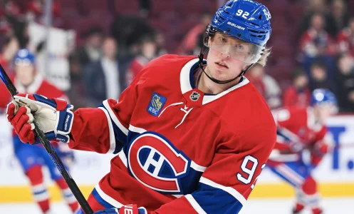 16 octobre 2025 ; Montr�al, Qu�bec, Canada ; Lailier droit des Canadiens de Montr�al, Patrik Laine (92), observe l�chauffement avant le match contre les Predators de Nashville au Centre Bell.