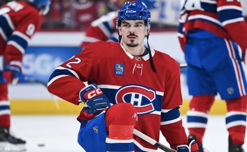 10 janvier 2026 ; Montr�al, Qu�bec, Canada ; Le d�fenseur des Canadiens de Montr�al, Arber Xhekaj (72), s�tire pendant l�chauffement avant le match contre les Red Wings de D�troit au Centre Bell.