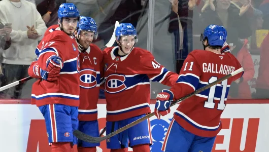 6 janvier 2025 ; Montr�al, Qu�bec, Canada ; Lattaquant des Canadiens de Montr�al Nick Suzuki (14) c�l�bre avec ses co�quipiers, dont le d�fenseur Lane Hutson (48) et lattaquant Brendan Gallagher (11), apr�s avoir marqu� le but de la victoire contre les Canucks de Vancouver lors de la prolongation au Centre Bell.