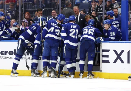 Le ciel tombe sur la tête de Jon Cooper : Hedman et Holmberg absents avant le CH