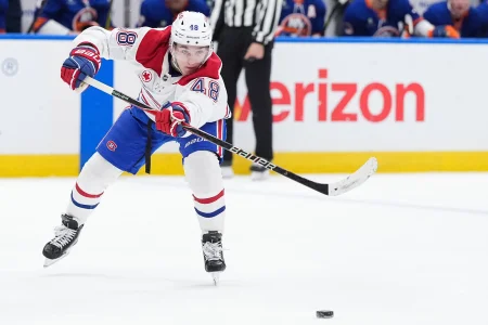 Lane Hutson jumelé à un nouveau partenaire à l’entraînement