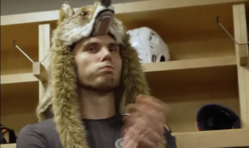 On sait désormais ce que Juraj Slafkovsky a dit après la victoire du Canadien et ça fait réagir