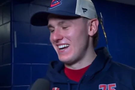 Il part du mauvais côté : Jakub Dobes s’excuse après une séquence virale face à Vasilevskiy