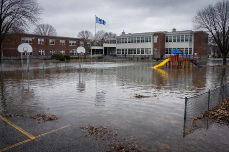 Inondations: une école envahie par 60 cm d'eau
