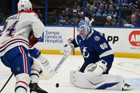 31 mars 2026�; Tampa, Floride, �tats-Unis�; le gardien de but du Lightning de Tampa Bay, Andrei Vasilevskiy (88), bloque un tir au but en deuxi�me p�riode contre le Canadien de Montr�al � la Benchmark International Arena.