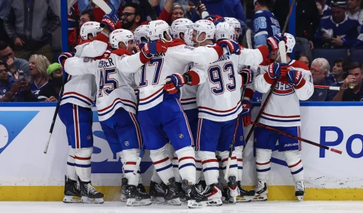 19 avril 2026 ; Tampa, Floride, �tats-Unis ; Lattaquant des Canadiens de Montr�al Juraj Slafkovsky (20) et ses co�quipiers c�l�brent le but d�cisif marqu� contre le Lightning de Tampa Bay lors de la prolongation du premier match du premier tour des s�ries �liminatoires de la Coupe Stanley 2026, � la Benchmark International Arena