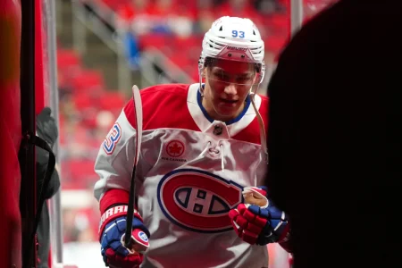 29 mars 2026 ; Raleigh, Caroline du Nord, États-Unis ; Ivan Demidov (93), ailier droit des Canadiens de Montréal, quitte la glace après léchauffement avant le match contre les Hurricanes de la Caroline au Lenovo Center.