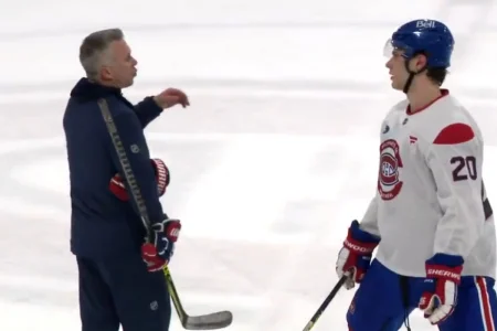 Après son combat, Slafkovsky semble déjà parfaitement à l’aise sur la glace