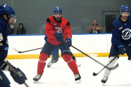 Renfort majeur pour le Lightning face aux Canadiens : Victor Hedman de retour plus tôt que prévu