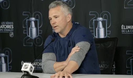 Martin St-Louis donne le ton pour le troisième match: six joueurs sont retranchés de la formation du Canadien