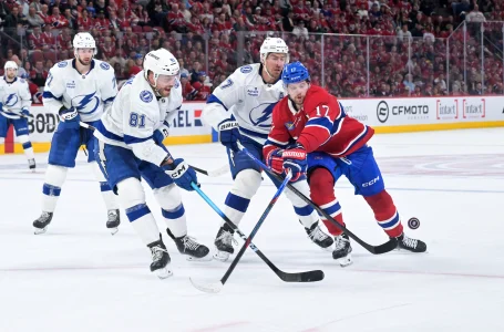Apr 24, 2026; Montreal, Quebec, CAN; Montreal Canadiens forward Josh Anderson (17) plays the puck and Tampa Bay Lightning defenseman Erik Cernak (81) defends during the third period in game three of the first round of the 2026 Stanley Cup Playoffs at the Bell Centre.