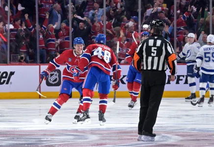 Lane Hutson annonce son moment et terrasse le Lightning en prolongation