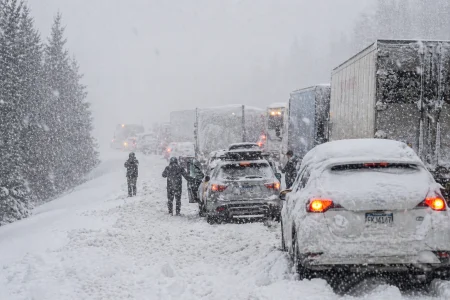 Tempête monstre, des centaines de personnes coincées pendant 16 heures