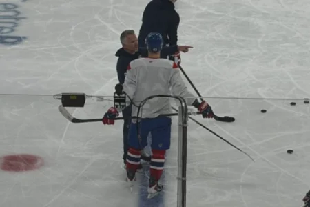 Ivan Demidov et Martin St-Louis en pleine discussion : un signal fort pour le Canadien