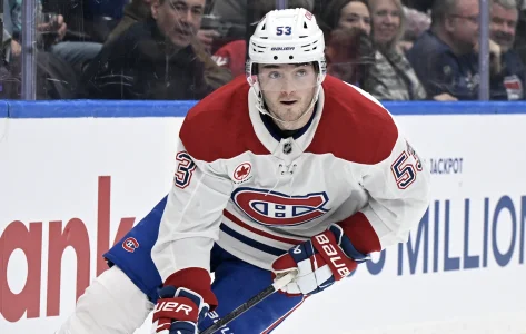 6 d�cembre 2025 ; Toronto, Ontario, Canada ; Le d�fenseur des Canadiens de Montr�al, Noah Dobson (53), patine avec le palet face aux Maple Leafs de Toronto lors de la premi�re p�riode � la Scotiabank Arena.