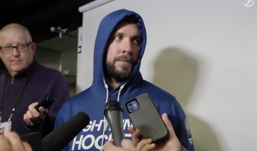 Lattaquant du Lightning de Tampa Bay, Nikita Kucherov, en point de presse devant les m�dias en marge de la s�rie contre le Canadien de Montr�al.
