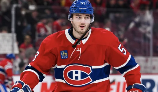 14 mars 2026 ; Montr�al, Qu�bec, Canada ; Le d�fenseur des Canadiens de Montr�al, Noah Dobson (53), observe l�chauffement avant le match contre les Sharks de San Jos� au Centre Bell.