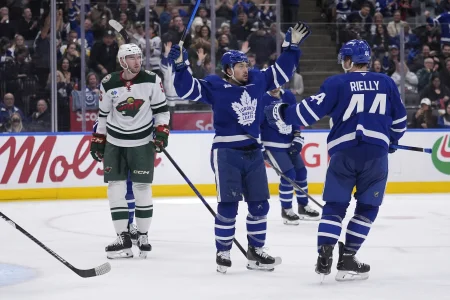 Maple Leafs pushed into uncomfortable contract spot with Nicholas Robertson