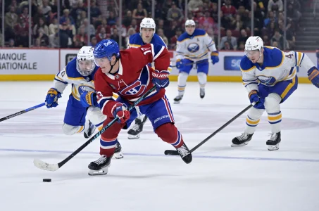 3 mars 2025; Montr�al, Qu�bec, Canada; Le d�fenseur des Canadiens de Montr�al, Arber Xhekaj (72), met en �chec lattaquant des Sabres de Buffalo, Jordan Greenway (12), durant la premi�re p�riode au Centre Bell.