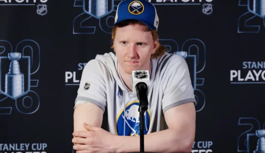 Rasmus Dahlin n'a pas m&acirc;ch&eacute; ses mots concernant le jeune Lane Hutson