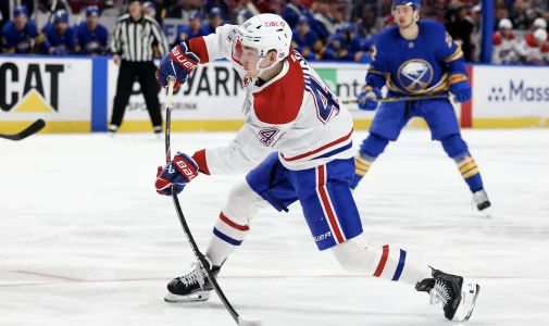 Lane Hutson vient de recevoir une bien mauvaise nouvelle avant le deuxi&egrave;me match de la s&eacute;rie contre Buffalo